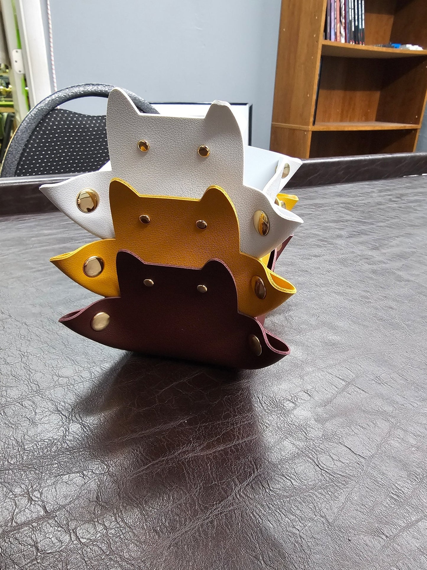 Soft Leather Folding Cat Dice Tray